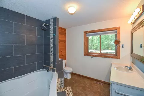 Bath - 15880 Ashmun Rd, Brainerd, MN 56401 photo 2 of 3