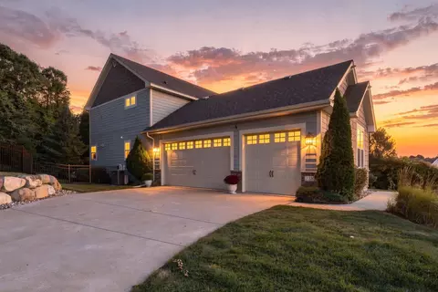 2388 Highover Trl, Chanhassen, MN 55317