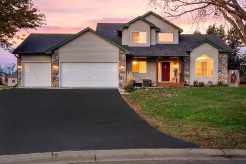 1115 Maplewood Ct SW, Isanti, MN 55040