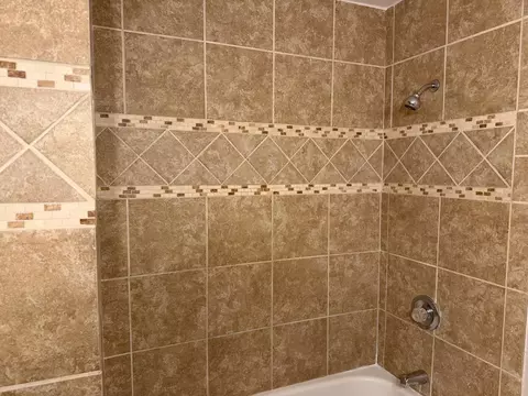 Bath - 4615 Parkridge Dr, Eagan, MN 55123 photo 2 of 5