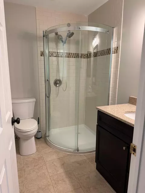 Bath - 4615 Parkridge Dr, Eagan, MN 55123 photo 5 of 5