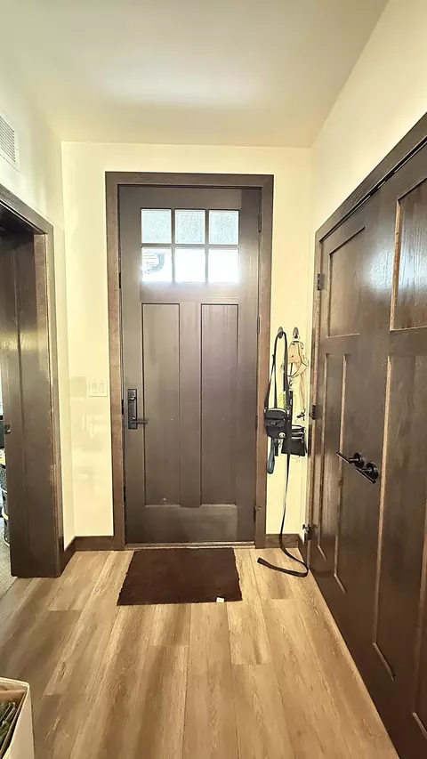 Entry Way - 1508 Ellis Ave, Marshall, MN 56258 photo 1 of 4