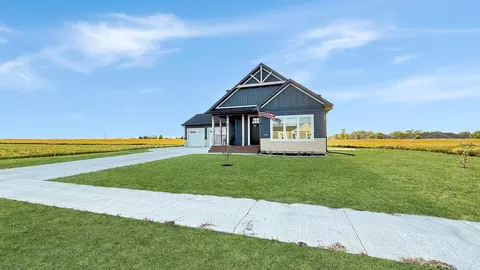 Exterior - 1508 Ellis Ave, Marshall, MN 56258 photo 7 of 12