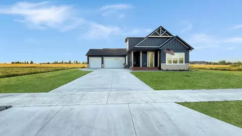 Exterior - 1508 Ellis Ave, Marshall, MN 56258 photo 6 of 12