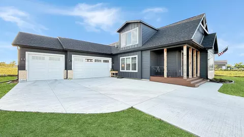 Exterior - 1508 Ellis Ave, Marshall, MN 56258 photo 9 of 12