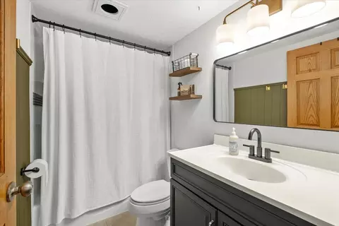 Bath - 4764 Cumberland Rd, Mound, MN 55364 photo 1 of 2