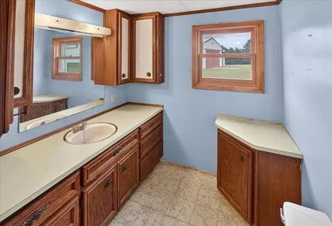 Bath - 7414 Baker Ave NW, Buffalo, MN 55313 photo 2 of 3