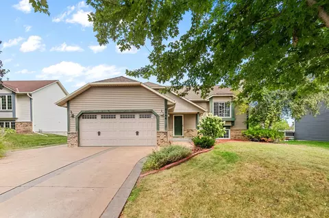 8844 Acadia Rd, Woodbury, MN 55125