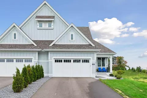 89 Spring Farm Rd, North Oaks, MN 55127