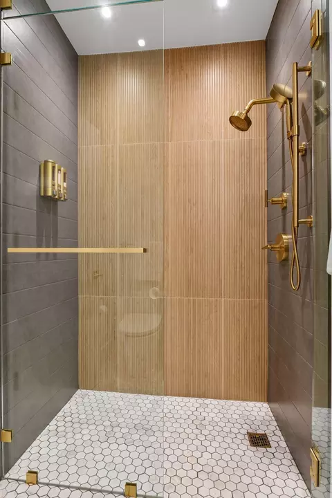 Bath - 4100 Spring St #212, Spring Park, MN 55384 photo 2 of 2