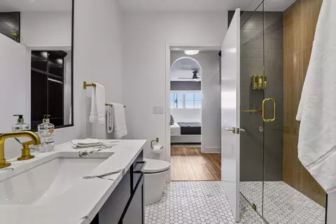 Bath - 4100 Spring St #212, Spring Park, MN 55384 photo 1 of 2