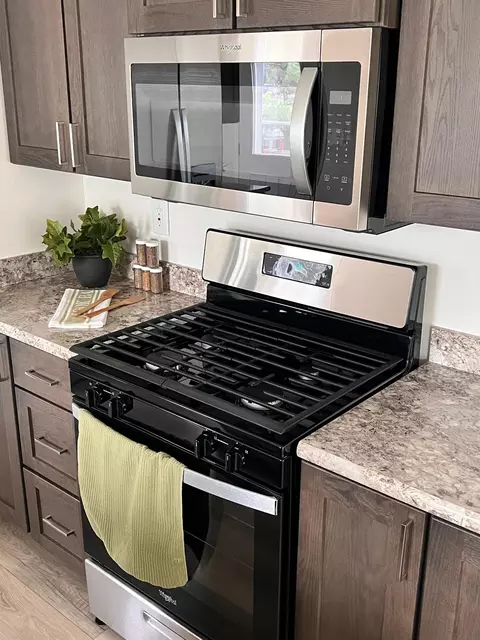 Kitchen - 37 Korda Dr, Duluth, MN 55808 photo 7 of 8