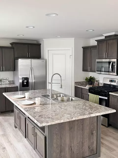 Kitchen - 37 Korda Dr, Duluth, MN 55808 photo 1 of 8