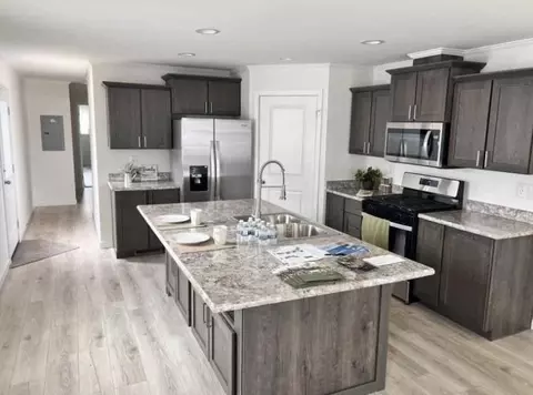 Kitchen - 37 Korda Dr, Duluth, MN 55808 photo 2 of 8