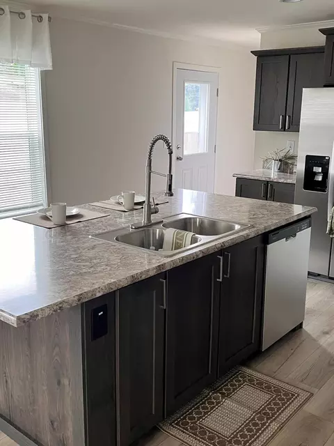 Kitchen - 37 Korda Dr, Duluth, MN 55808 photo 6 of 8