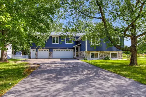 3066 Greenbrier St, Little Canada, MN 55117