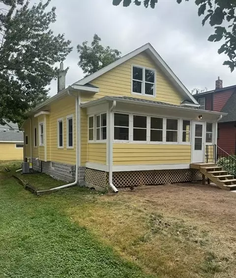 1040 24th Ave SE, Minneapolis, MN 55414