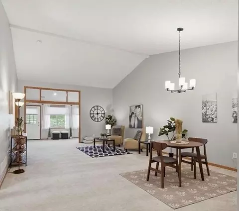6850 Jenny Ln, Woodbury, MN 55125