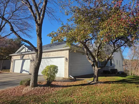 725 Emerald Rdg, Roseville, MN 55113