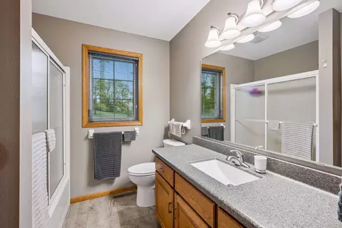 Bath - 1908 Prairie Hill Rd, Saint Cloud, MN 56301 photo 3 of 4
