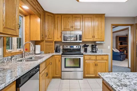 Kitchen - 1908 Prairie Hill Rd, Saint Cloud, MN 56301 photo 4 of 6