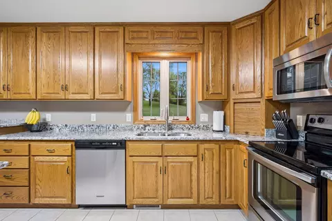 Kitchen - 1908 Prairie Hill Rd, Saint Cloud, MN 56301 photo 5 of 6
