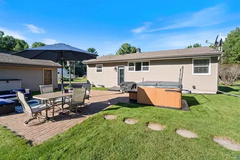 Exterior - 4948 Nelsondale Rd, Duluth, MN 55811 photo 4 of 4