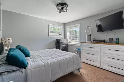 Bedroom - 4948 Nelsondale Rd, Duluth, MN 55811 photo 2 of 4