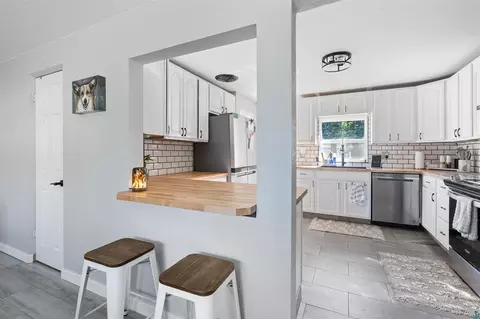 Kitchen - 4948 Nelsondale Rd, Duluth, MN 55811 photo 4 of 4
