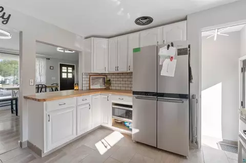 Kitchen - 4948 Nelsondale Rd, Duluth, MN 55811 photo 2 of 4