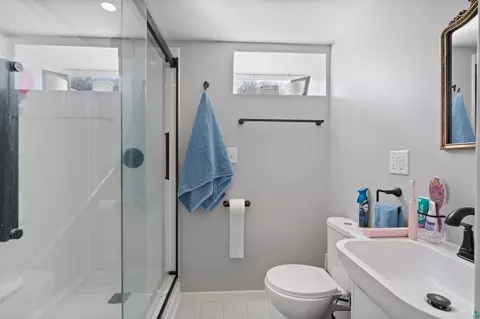 Bath - 4948 Nelsondale Rd, Duluth, MN 55811 photo 1 of 2