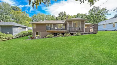 Exterior - 415 S 11th St, Montevideo, MN 56265 photo 4 of 10