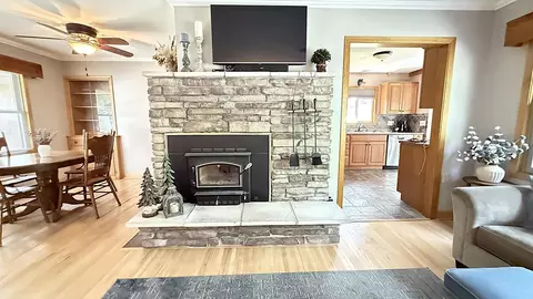 Living - 415 S 11th St, Montevideo, MN 56265 photo 4 of 13