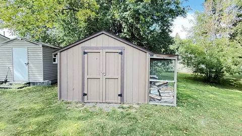 Exterior - 415 S 11th St, Montevideo, MN 56265 photo 5 of 10