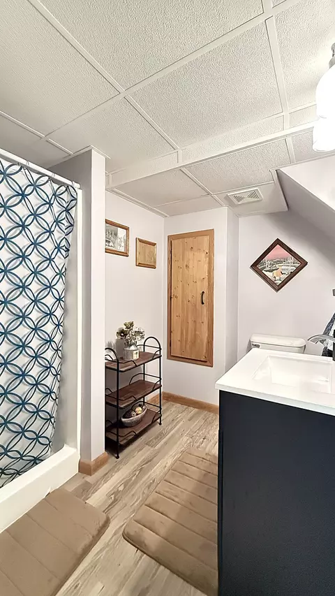 Bath - 415 S 11th St, Montevideo, MN 56265 photo 6 of 7
