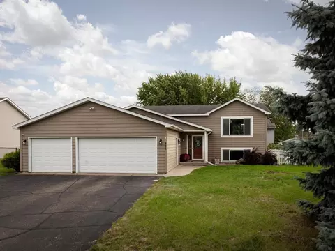 456 Braeburn Dr, Shakopee, MN 55379