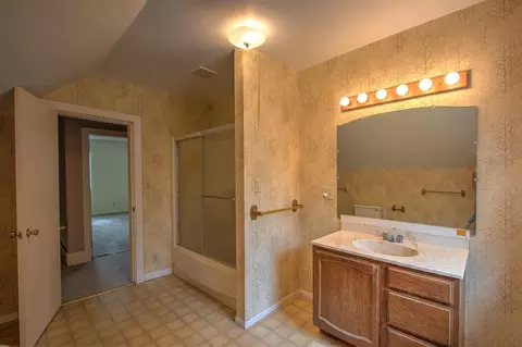 Bath - 720 Rush Point Dr, Stanchfield, MN 55080 photo 3 of 3