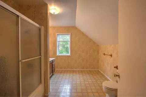 Bath - 720 Rush Point Dr, Stanchfield, MN 55080 photo 2 of 3