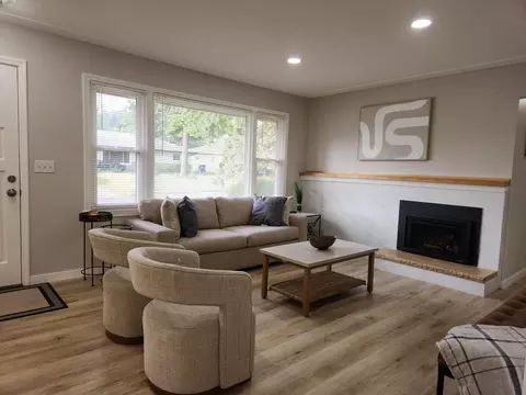 500 Bennett Dr NE, Fridley, MN 55432