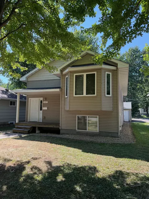 1077 26th Ave SE, Minneapolis, MN 55414