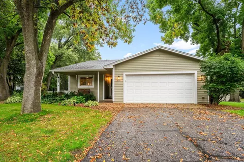 631 Bighorn Dr, Chanhassen, MN 55317