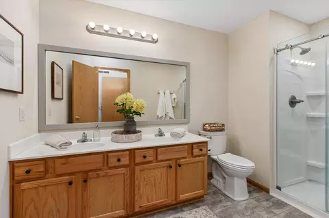 Bath - 1783 Talon Trl, Eagan, MN 55122 photo 2 of 3