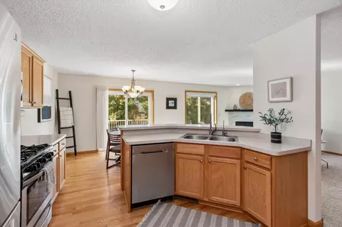 Kitchen - 1783 Talon Trl, Eagan, MN 55122 photo 2 of 3