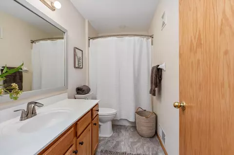Bath - 1783 Talon Trl, Eagan, MN 55122 photo 1 of 3