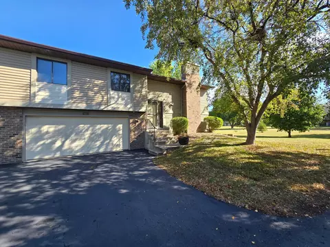 9462 Kingsview Ln N, Maple Grove, MN 55369