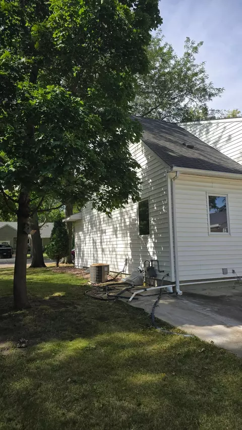 Exterior - 207 E Lyon St, Marshall, MN 56258 photo 5 of 9