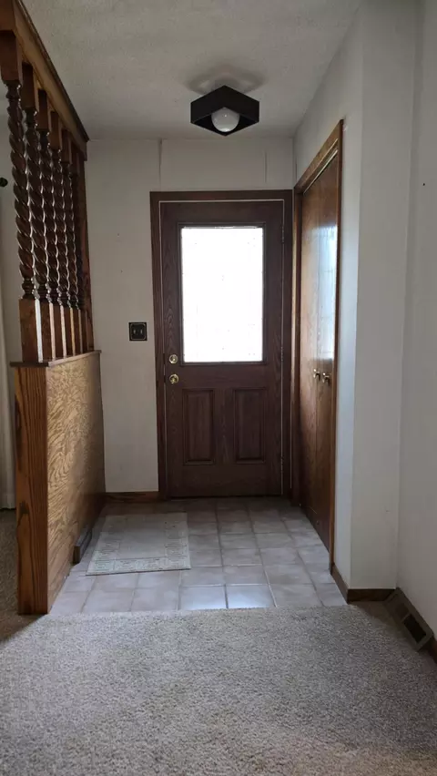 Entry Way - 207 E Lyon St, Marshall, MN 56258 photo 1 of 3