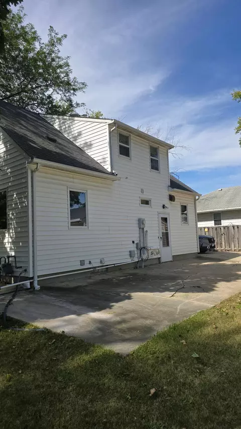 Exterior - 207 E Lyon St, Marshall, MN 56258 photo 3 of 9