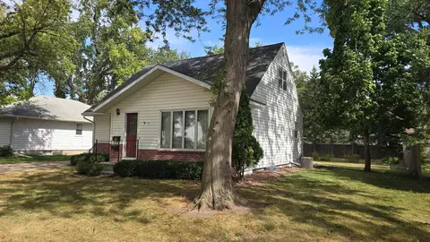 Exterior - 207 E Lyon St, Marshall, MN 56258 photo 2 of 9
