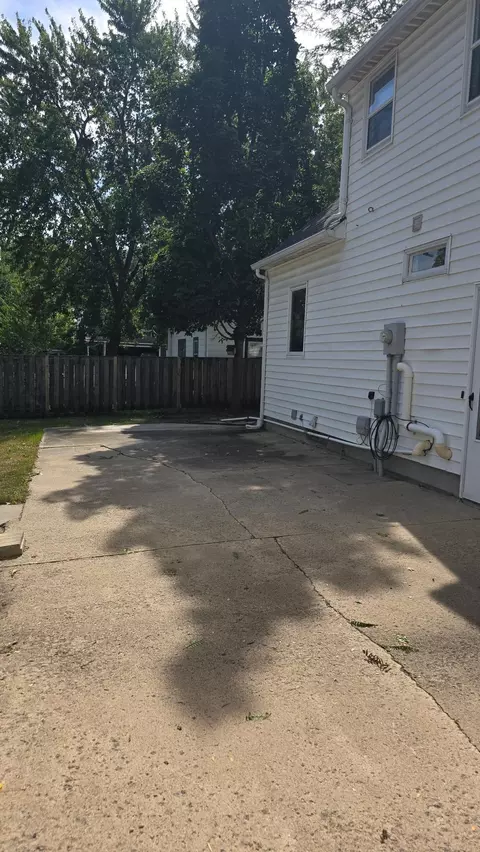 Exterior - 207 E Lyon St, Marshall, MN 56258 photo 4 of 9